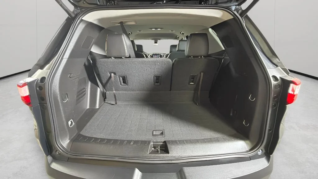 Used 2019 GRAPHITE METALLIC Chevrolet LT Leather image 27
