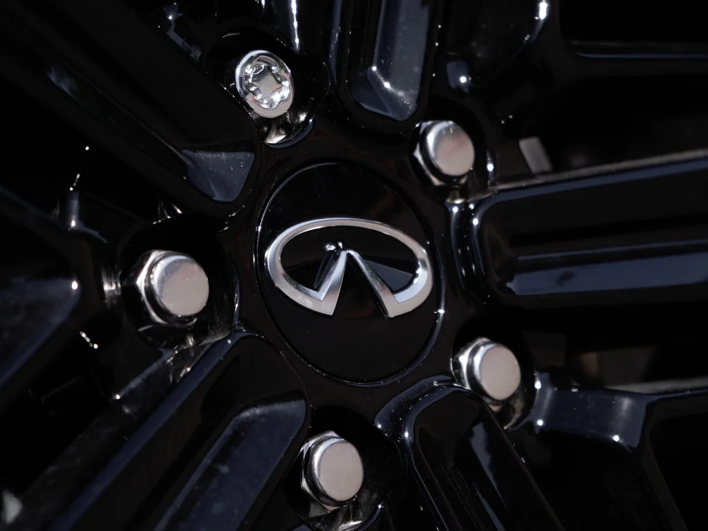 New 2027 2T RAD WHT INFINITI Sport AWD image 8