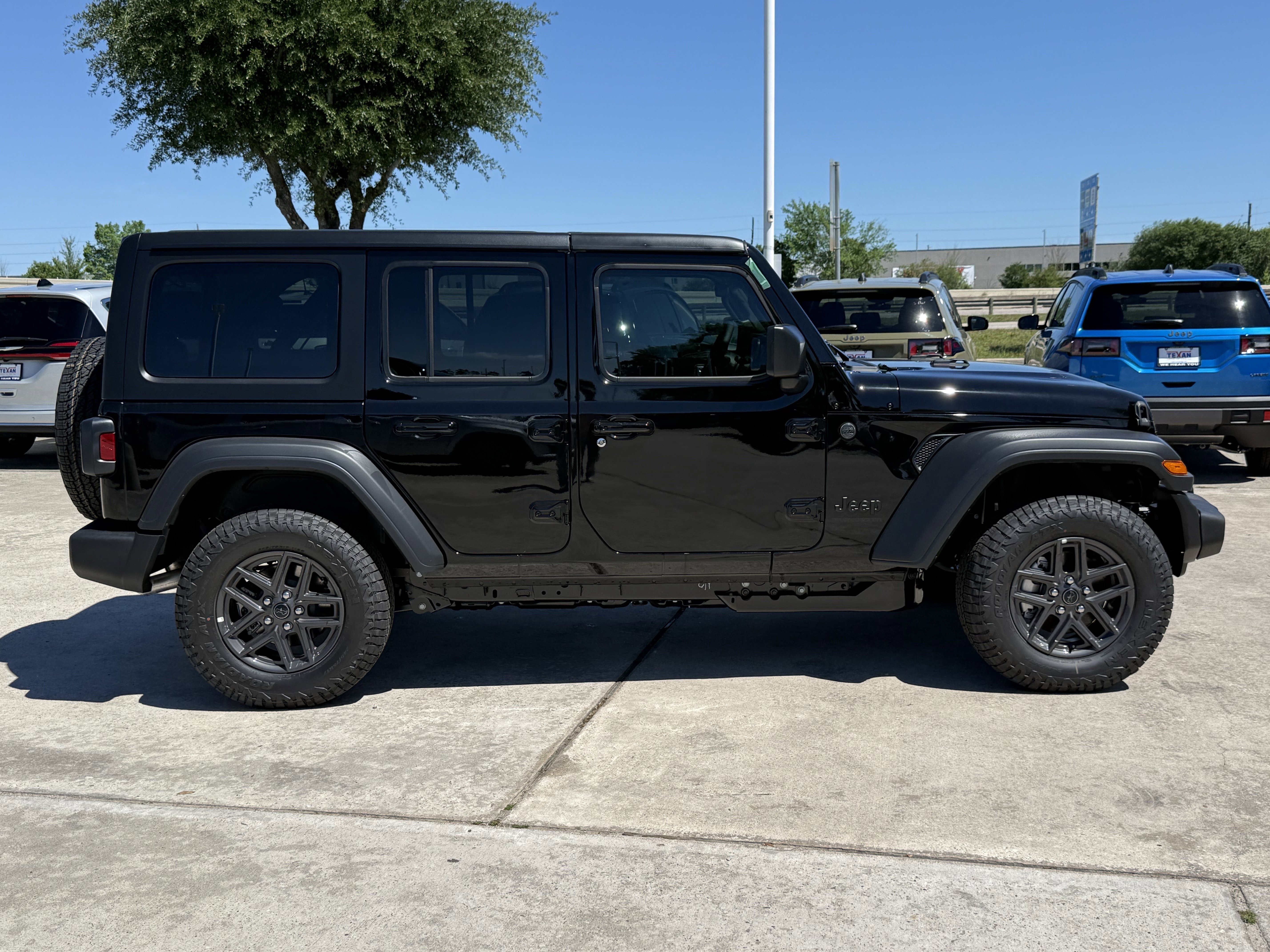 New 2026 Black Clear-Coat Exterior Paint Jeep Sport S image 3