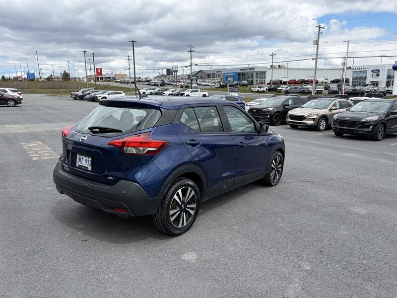 Used 2020 Blue Nissan SV image 4