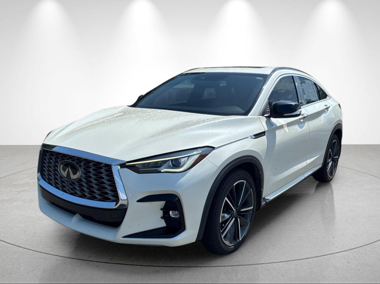 Used 2023 Majestic White INFINITI LUXE image 1