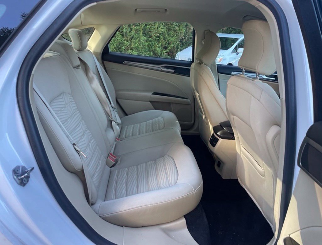 Used 2016 Oxford White Ford SE image 22