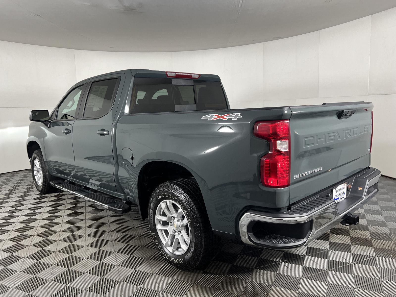 Used 2026 Cypress Gray Chevrolet LT image 17