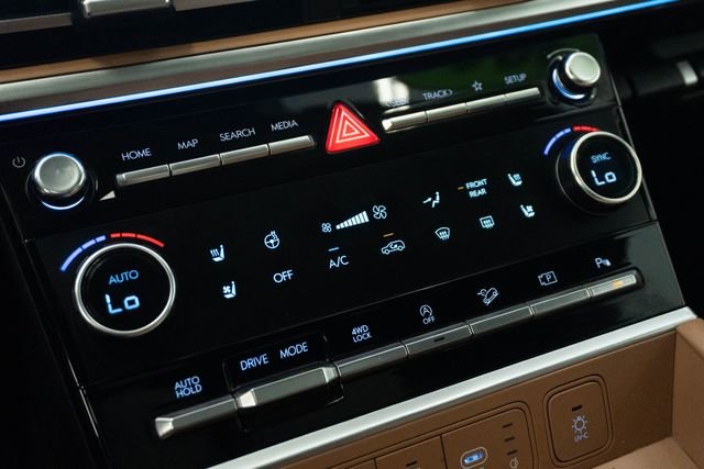 2025 Hyundai Santa Fe Limited - Photo 18
