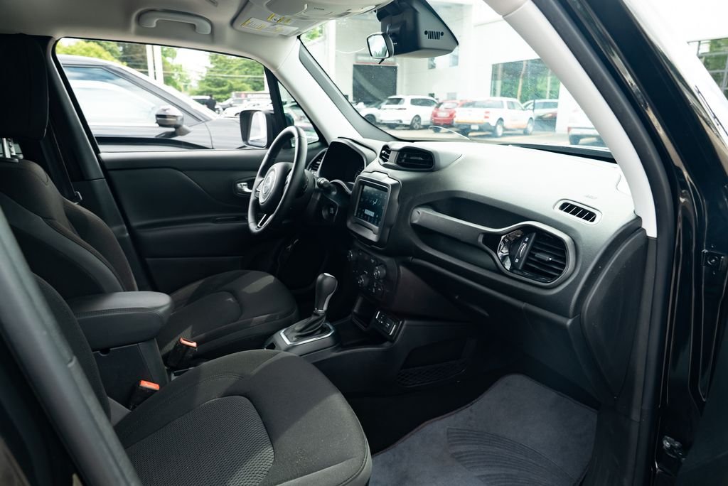 Used 2019 Black Clearcoat Jeep Latitude image 25