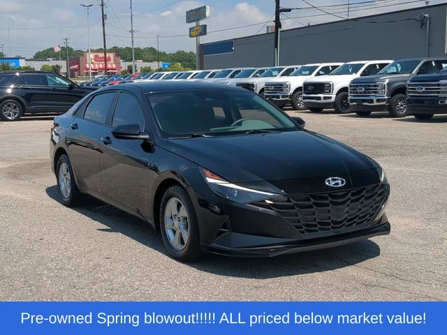 Used 2023 Black Hyundai SE image 15
