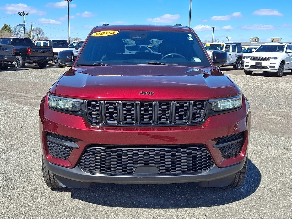Used 2023 Velvet Red Pearlcoat Jeep Altitude image 4