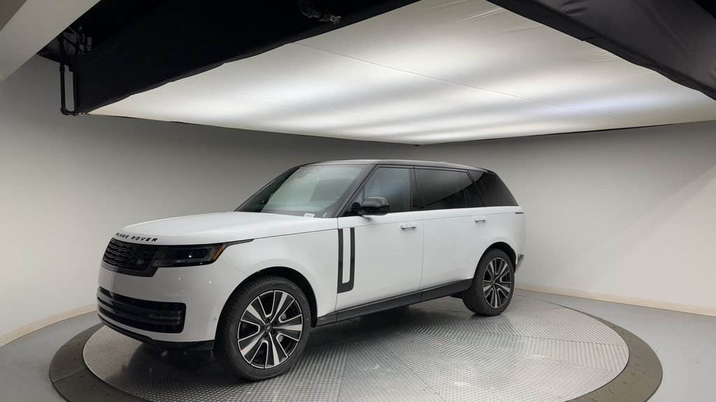 Used 2024 Fuji White Land Rover SE image 4