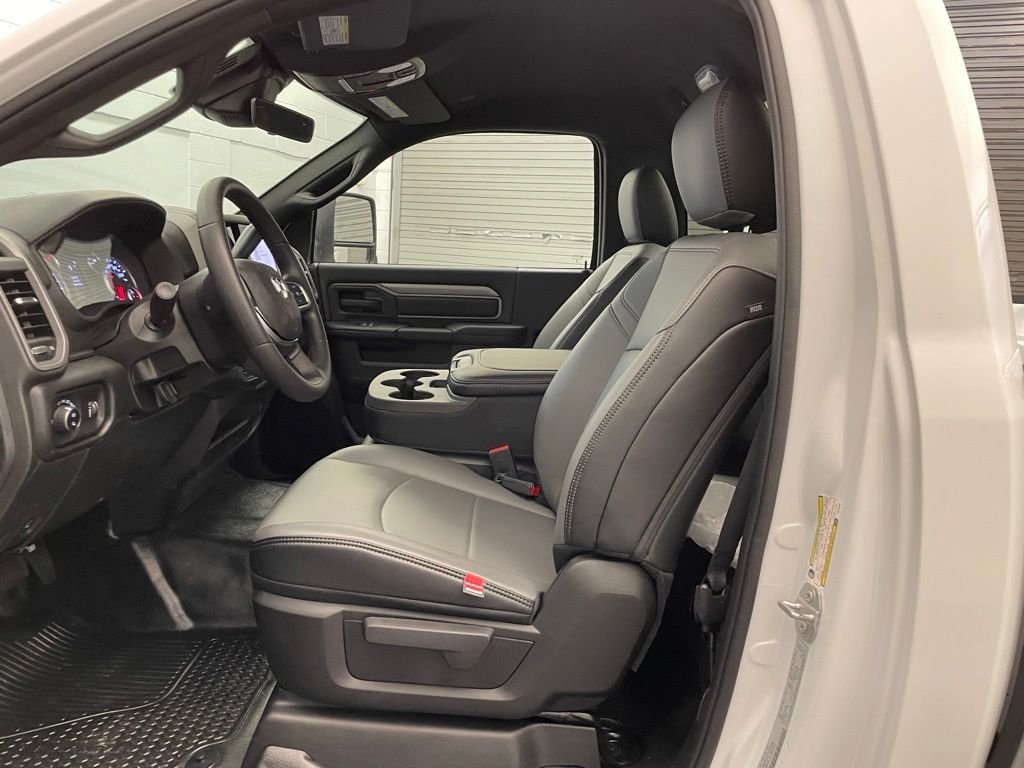 New 2026 Bright White Clear-Coat Exterior Paint RAM Tradesman image 14