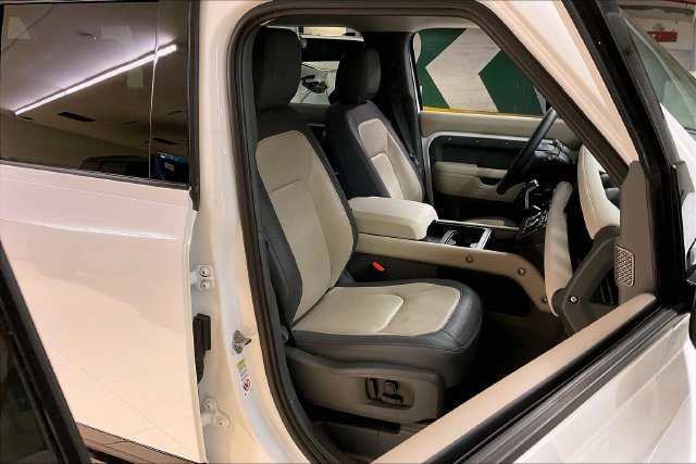 Used 2024 Fuji White Land Rover X-Dynamic SE image 6