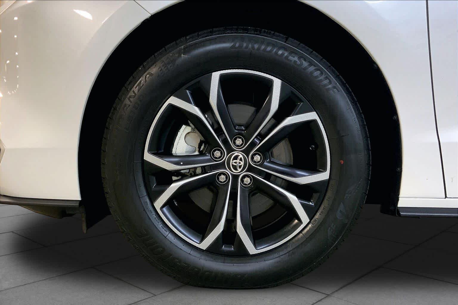 Used 2025 Wind Chill Pearl Toyota Platinum image 10