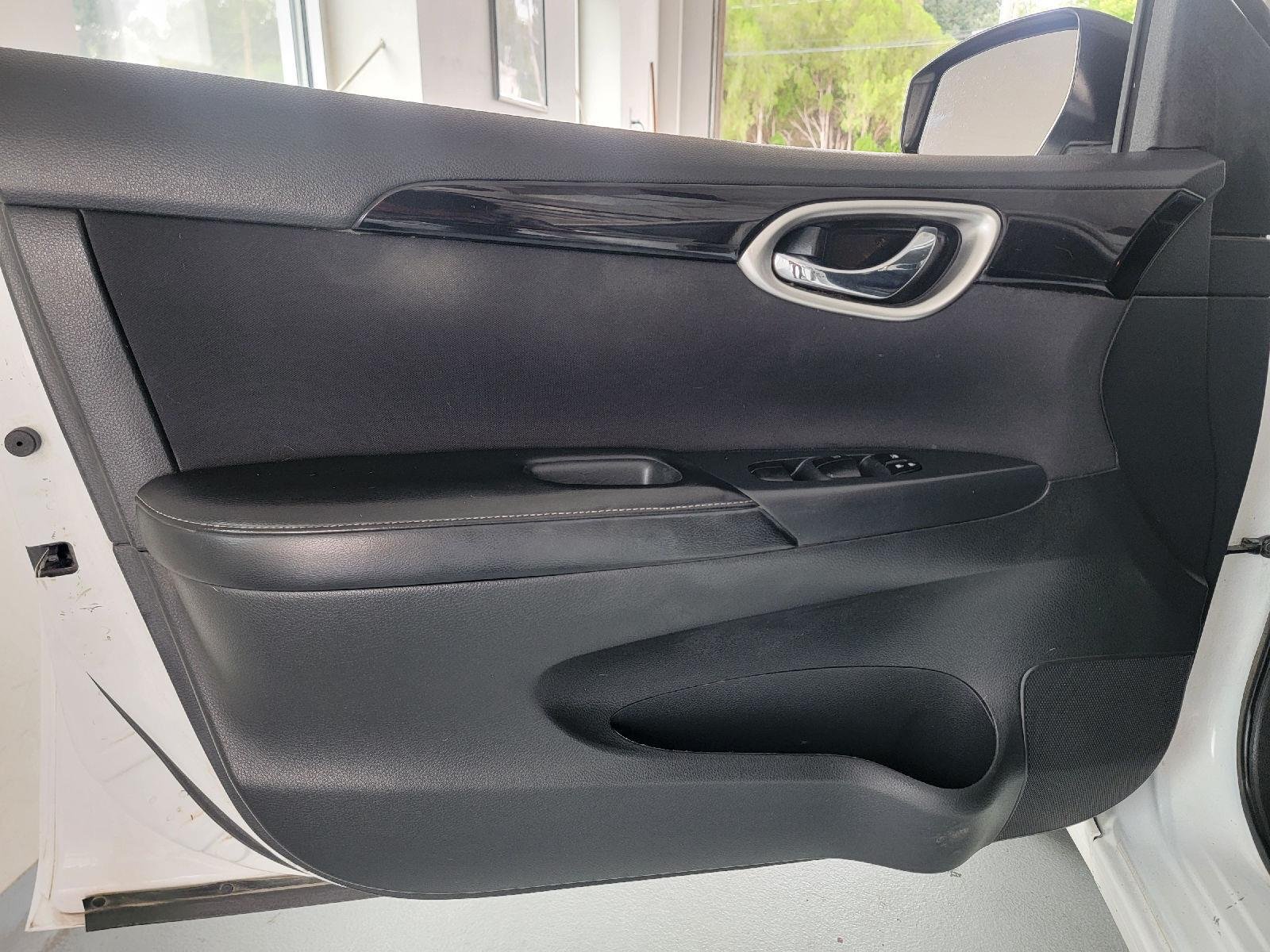 Used 2017 Aspen White Nissan SV image 12