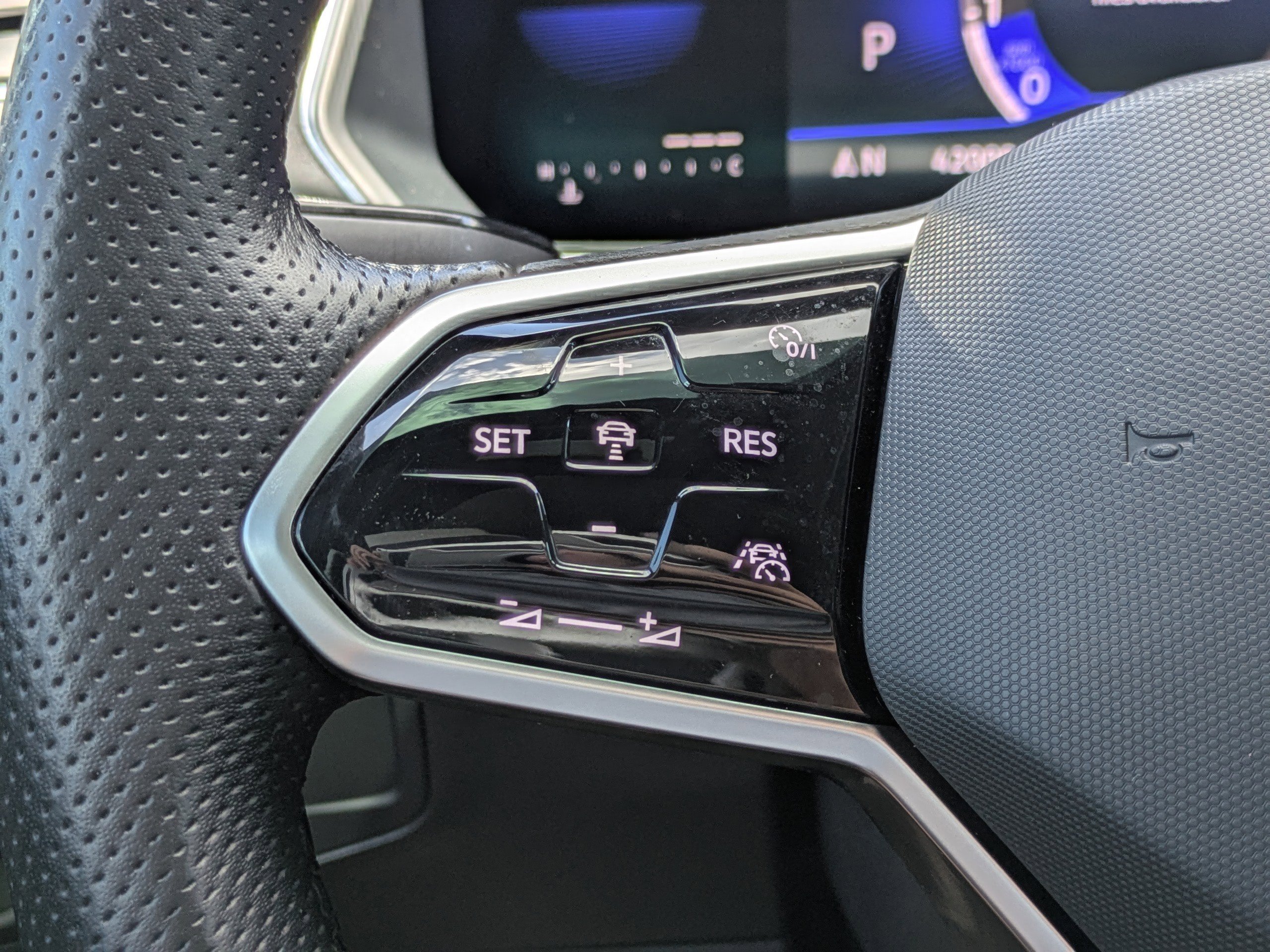 2023 Volkswagen Tiguan SE R-LINE BLACK - Photo 22