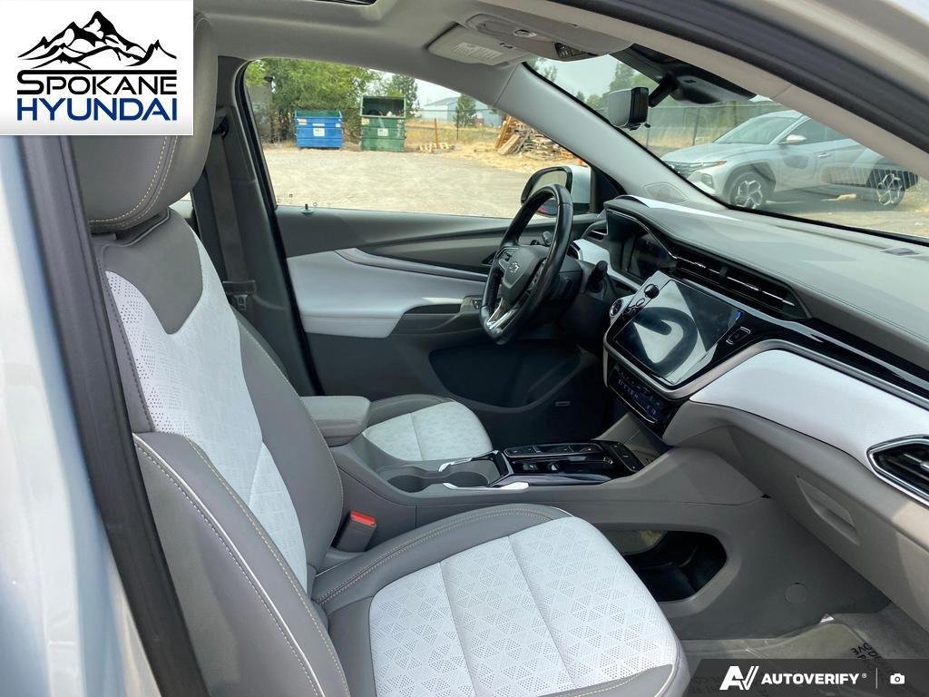 Used 2022 Silver Flare Metallic Chevrolet Premier image 25