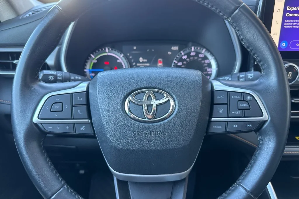Used 2023 Wind Chill Pearl Toyota Bronze Edition image 27