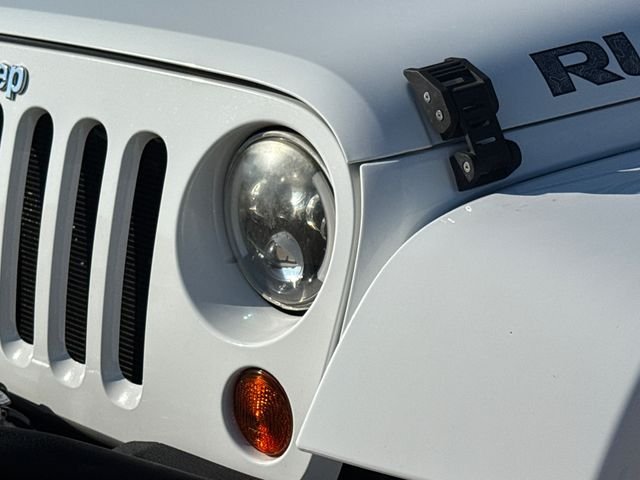 Used 2012 White Jeep Unlimited Rubicon image 4