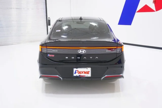 Used 2024  Hyundai SEL image 7