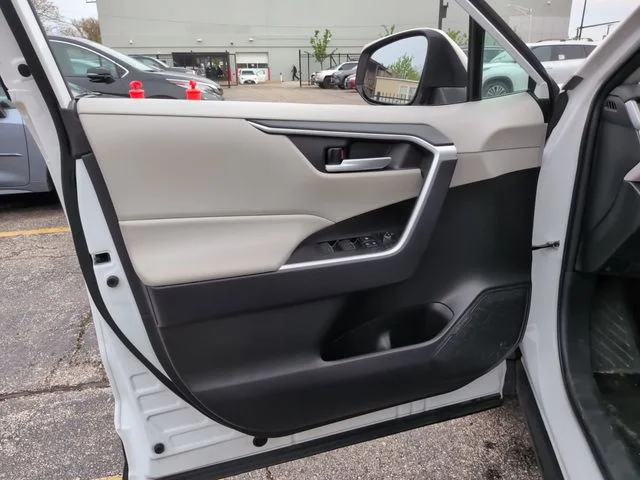 Used 2025 White Toyota XLE image 13