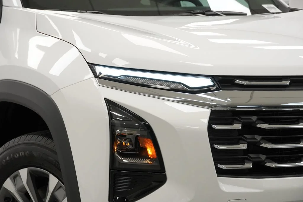 New 2027 Summit White Chevrolet LT image 31