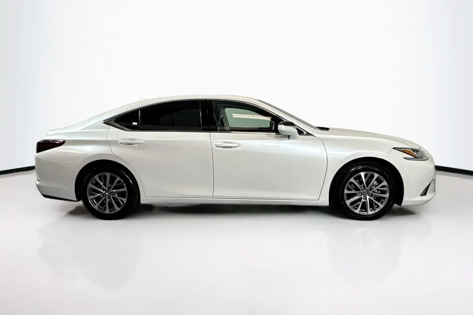 Used 2023 White Lexus ES 350 image 4