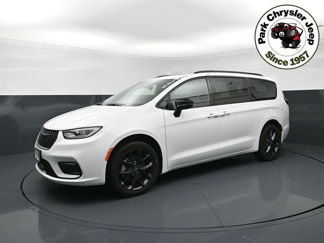 Used 2026 Chrysler Pacifica Limited with VIN 2C4RC3GG3TR154540 for sale in Burnsville, Minnesota