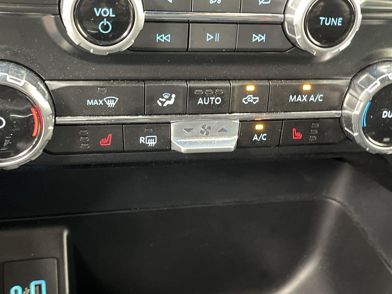 Used 2024 Oxford White Ford XLT image 24