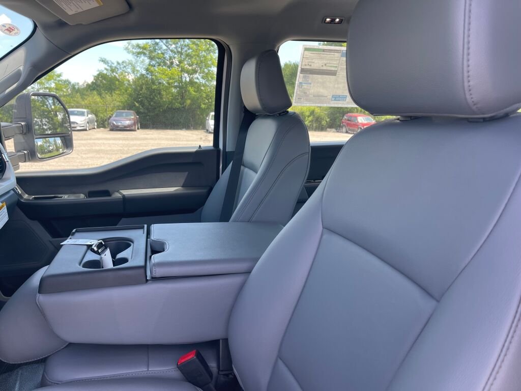 New 2026 Oxford White Ford XL image 8
