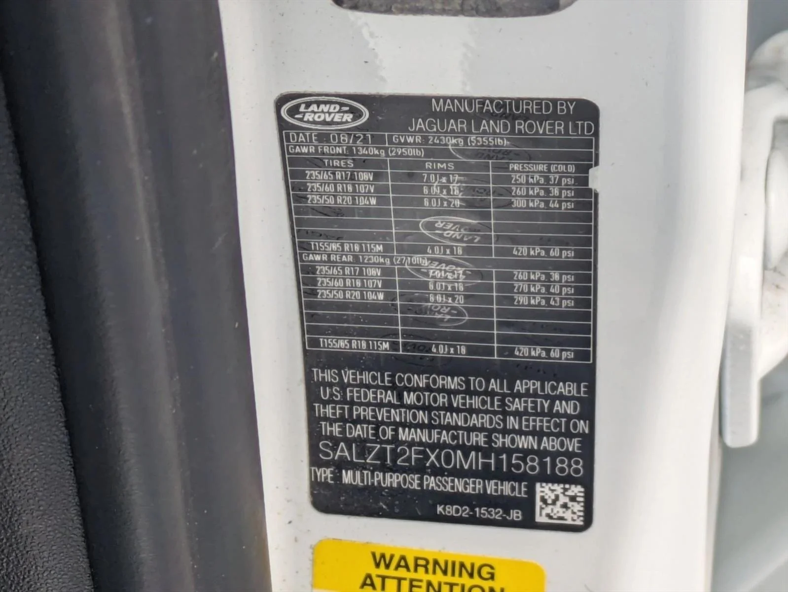 Used 2021 Yulong White Metallic Land Rover R-Dynamic S image 24