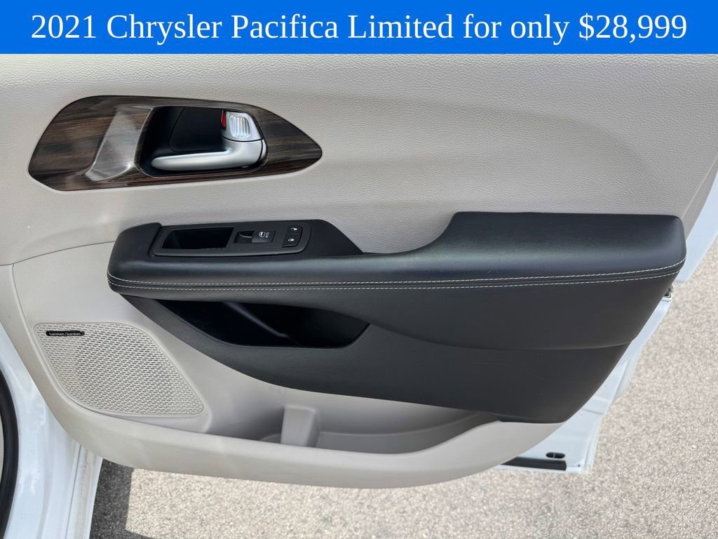 Used 2021 White Chrysler Limited image 10
