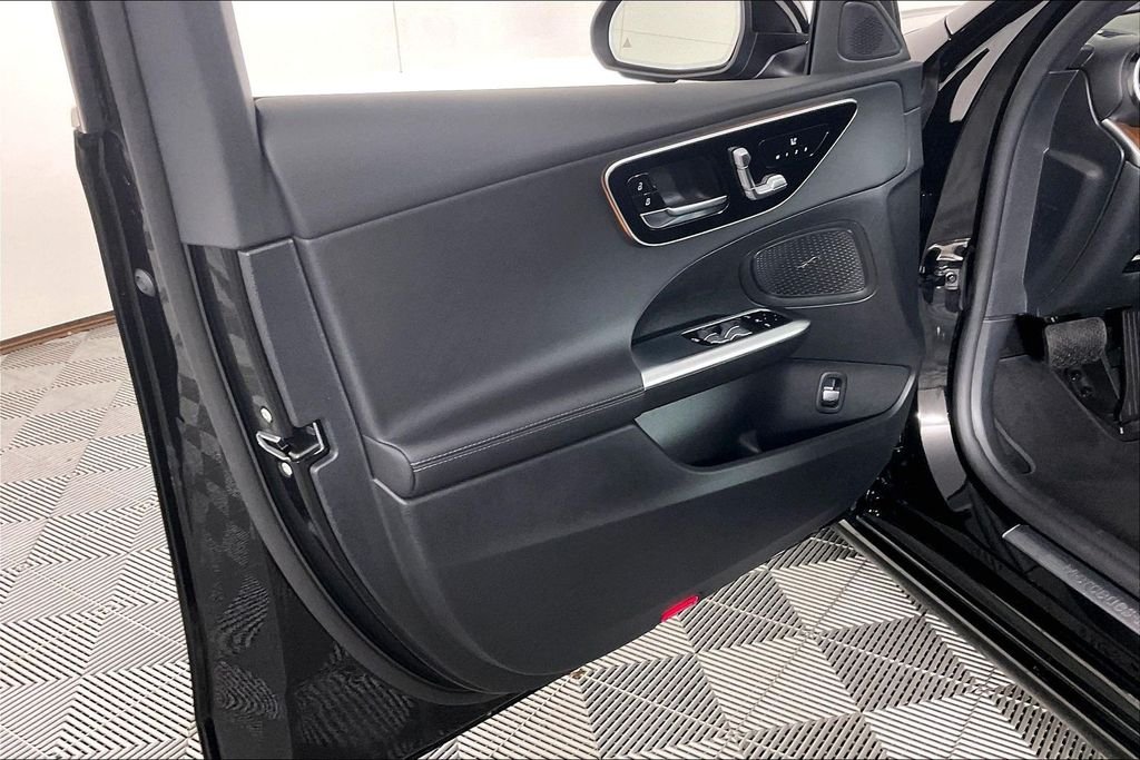 2025 Mercedes-Benz C-Class Sedan C 300 - Photo 15