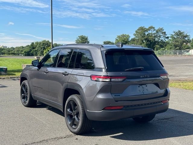 Used 2023 Gray Jeep Altitude X image 3