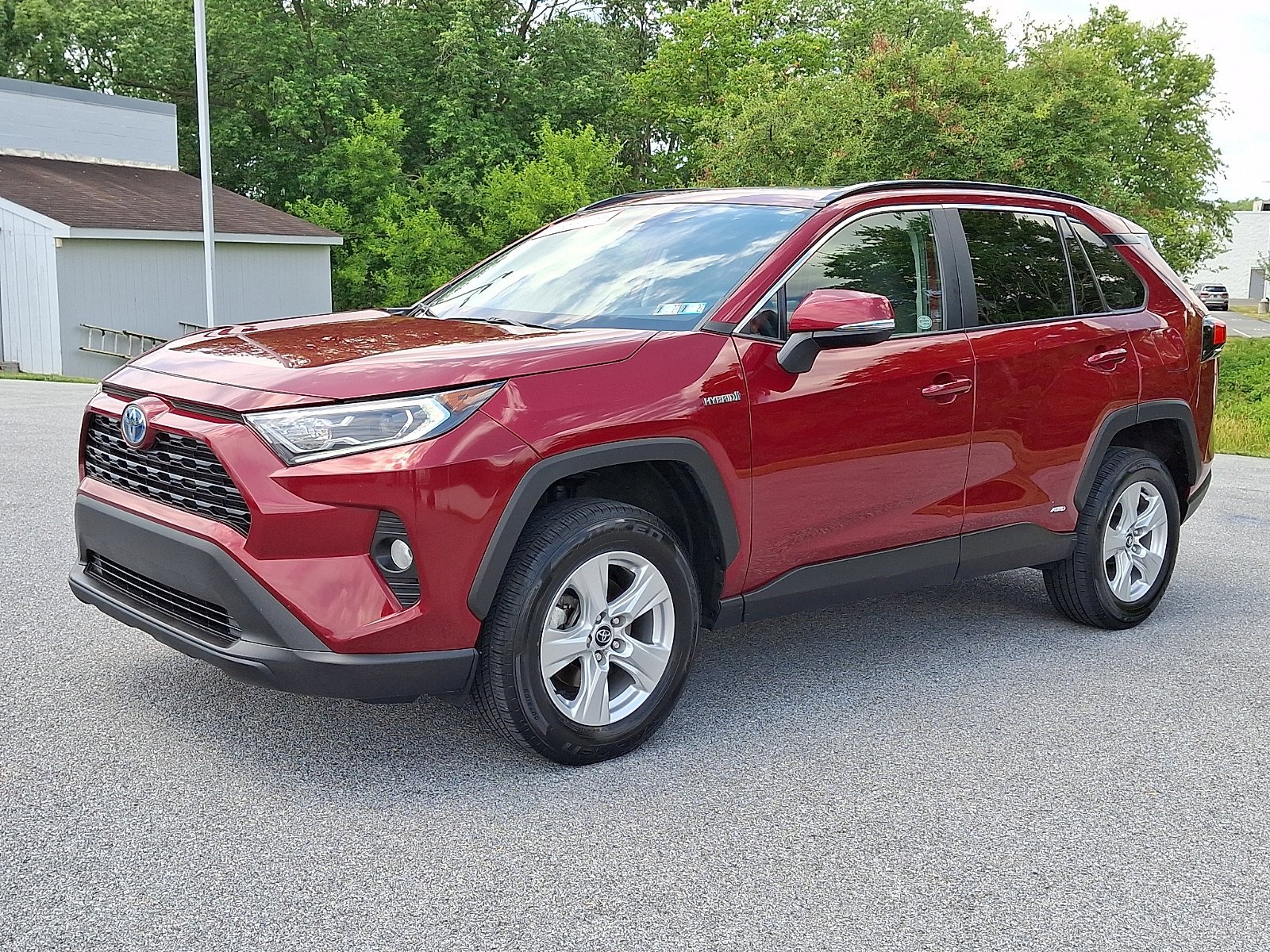 Used 2021 Ruby Flare Pearl Toyota Hybrid XLE image 3
