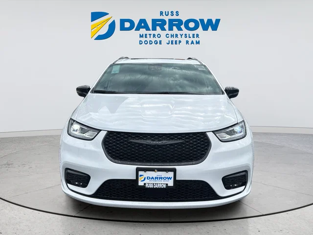 New 2026 Bright White Clear-Coat Exterior Paint Chrysler Limited image 9