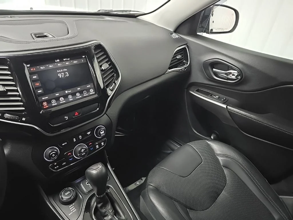 Used 2019 Black Jeep Limited image 26