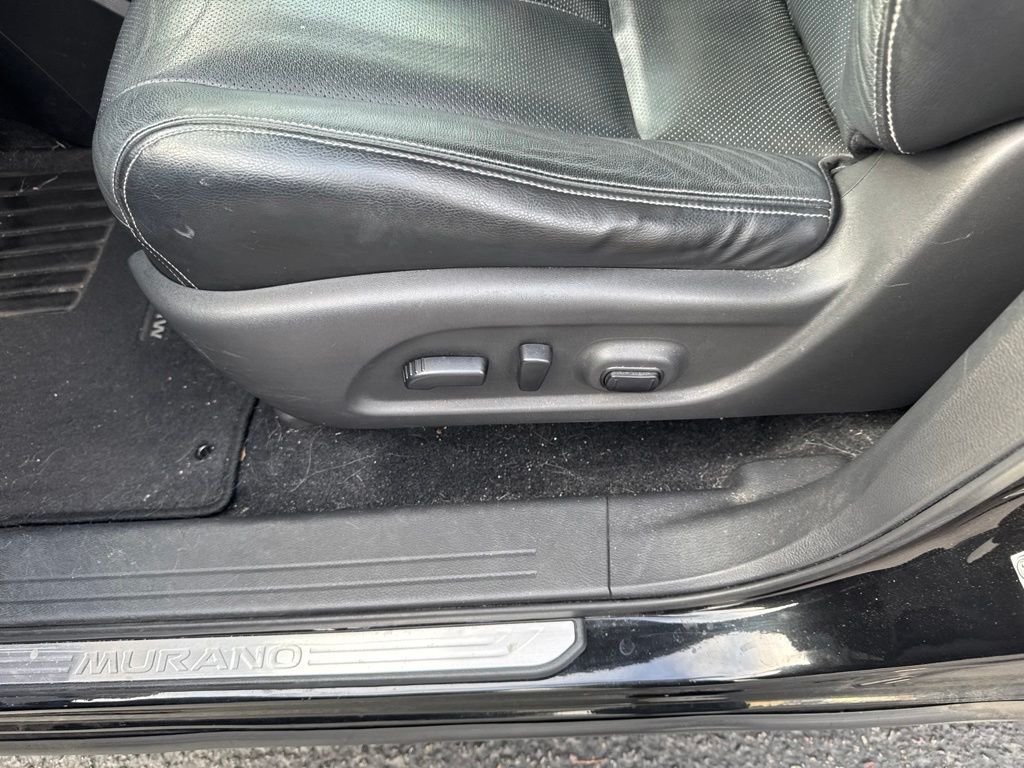 Used 2017 Black Nissan Platinum image 5