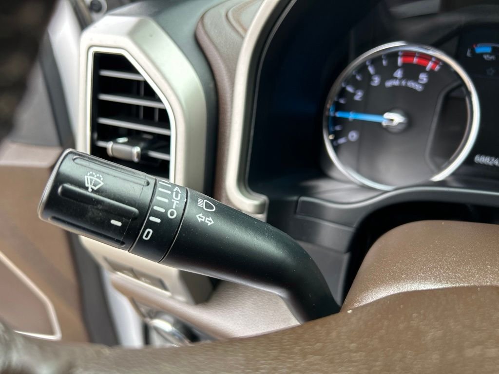 Used 2022 Oxford White Ford King Ranch image 21