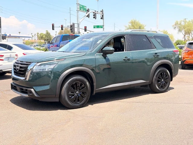 2023 Nissan Pathfinder SL