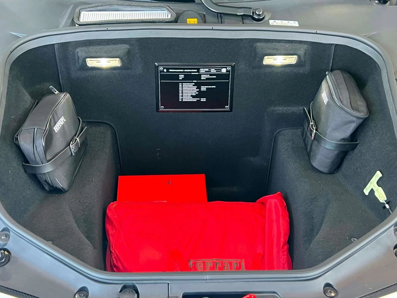 Used 2019 White Ferrari  image 12