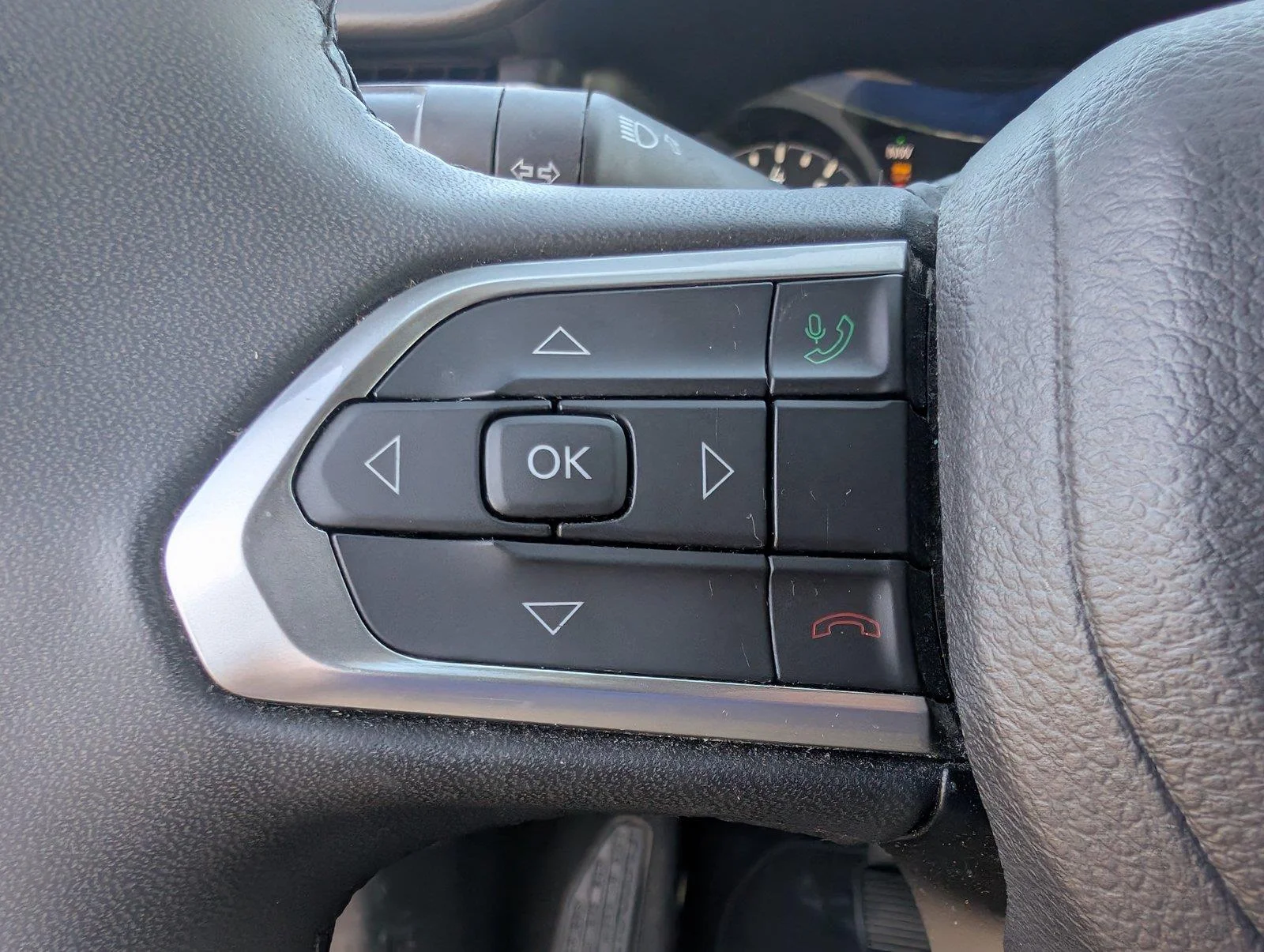 Used 2024 Bright White Clearcoat Jeep Latitude image 24