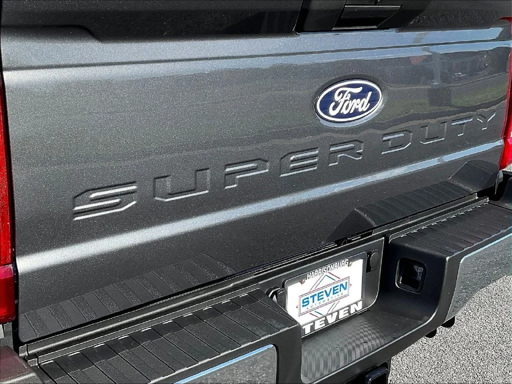 New 2027 Carbonized Gray Metallic Ford F-250® XLT image 9