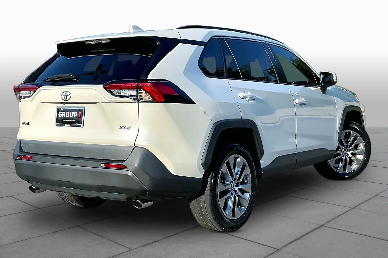 Used 2022 Blizzard Pearl Toyota XLE Premium image 13