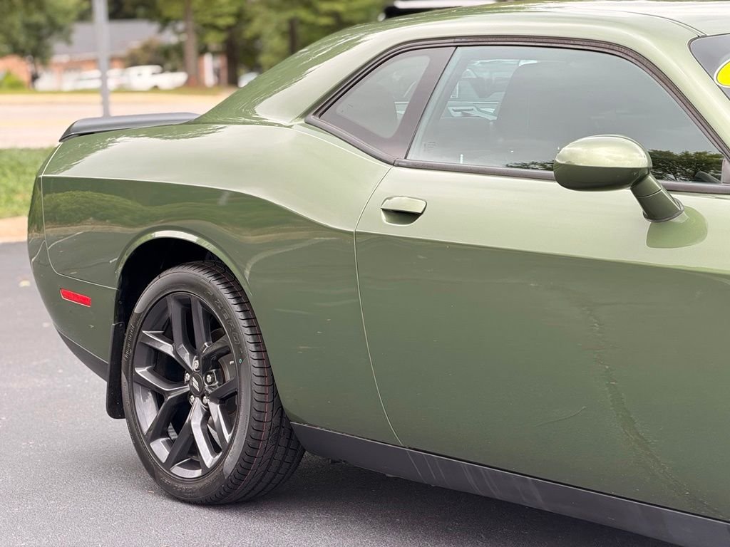 Used 2022 Green Dodge SXT image 9