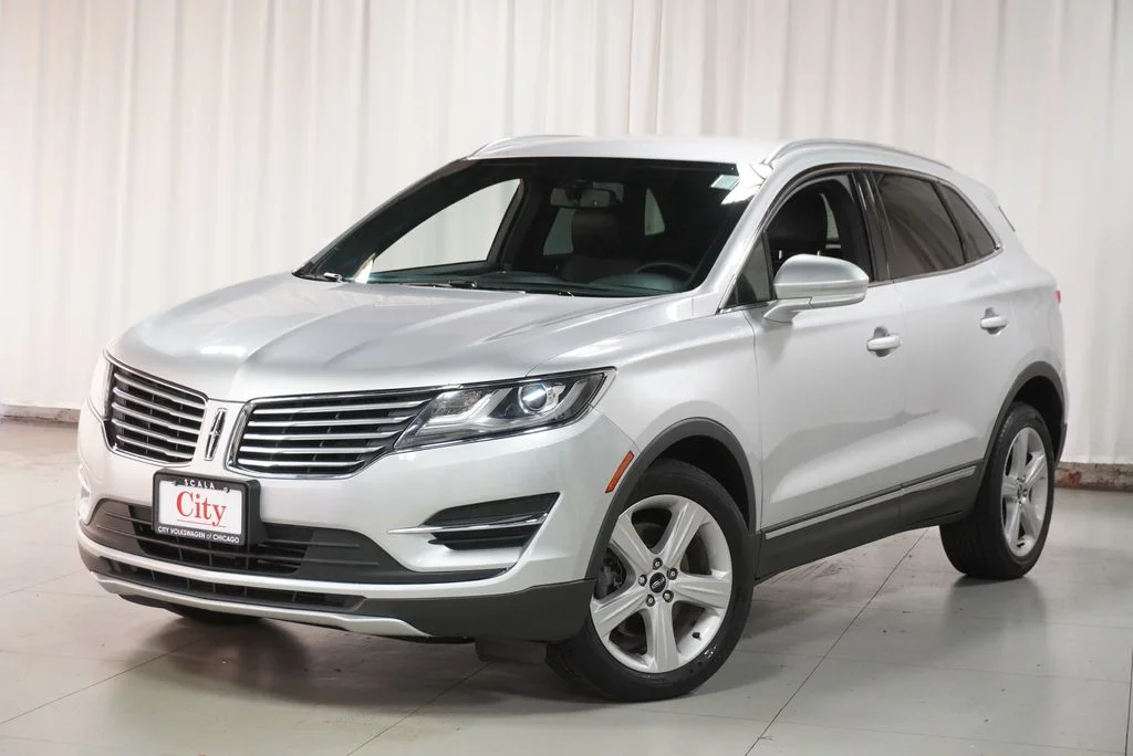 Used 2017 Ingot Silver Lincoln Premiere image 13