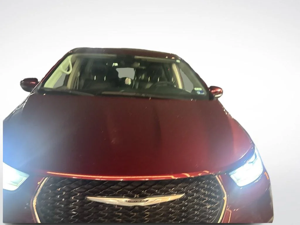 Used 2023 Red Chrysler Touring L image 5