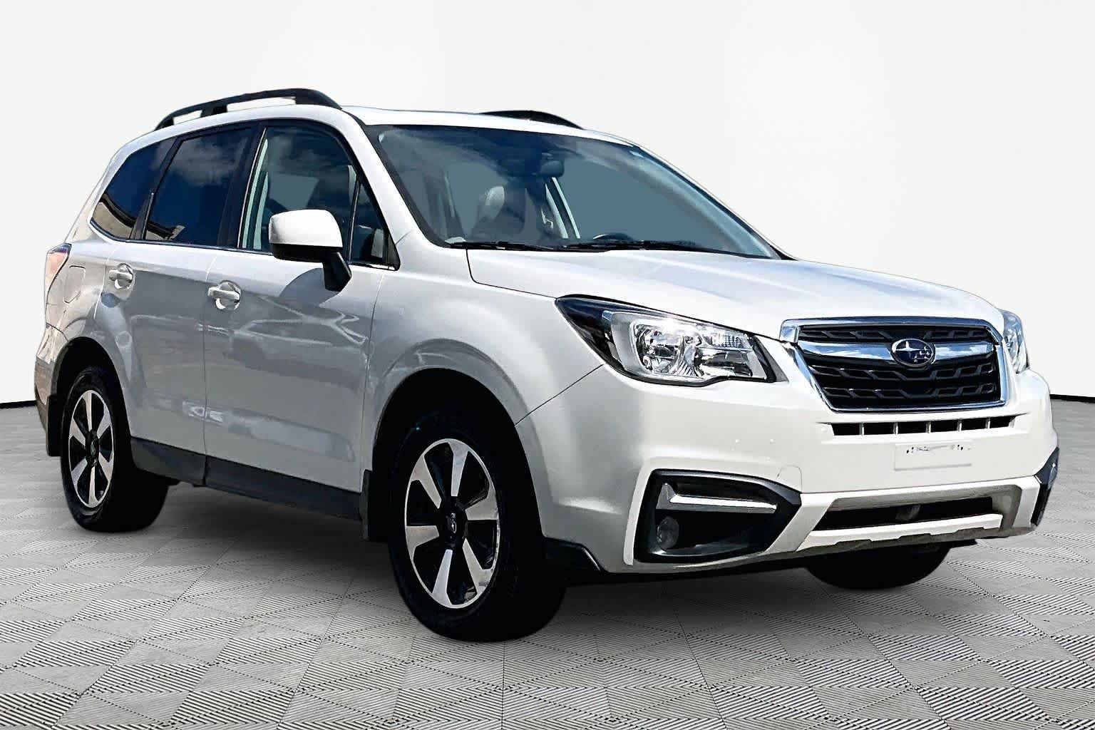 Used 2018 Crystal White Pearl Subaru Limited image 3