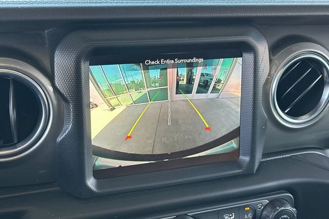 Used 2022 Silver Jeep Unlimited Sahara image 19