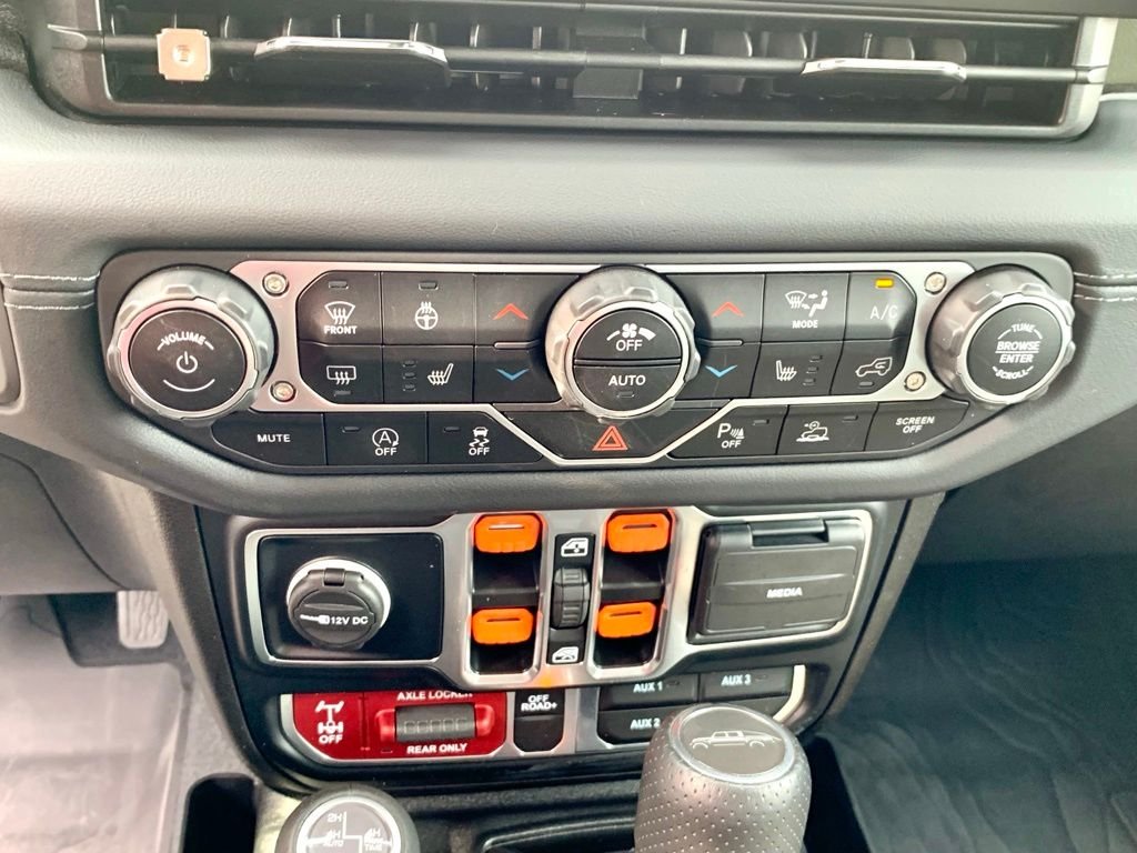 Used 2024 Silver Jeep Mojave image 37