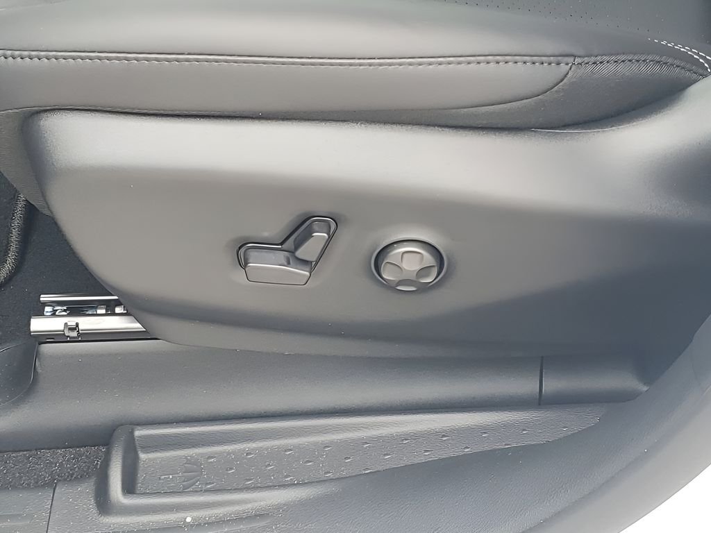 2026 Chrysler Voyager LX - Photo 29