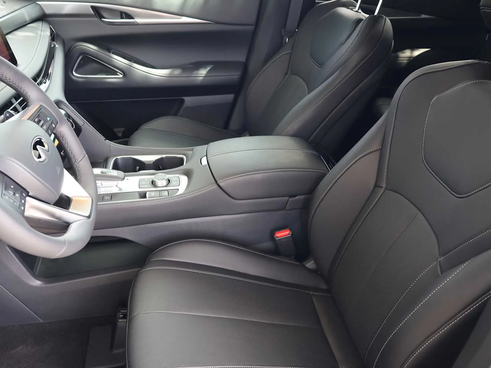 New 2027 MINERAL BLACK INFINITI Luxe FWD image 12