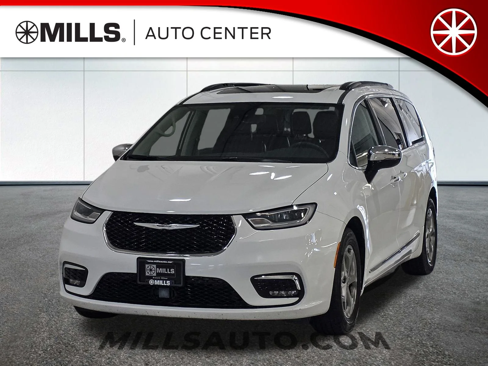 Used 2023 White Chrysler Limited image 1